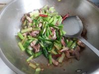 芹菜尖椒炒肉丝