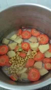 胡萝卜土豆黄豆汤