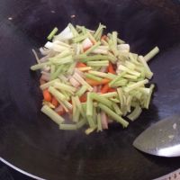 小炒胡萝卜芹菜莲藕