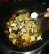 百果土豆炖母鸡