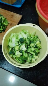 五花肉炒西兰花