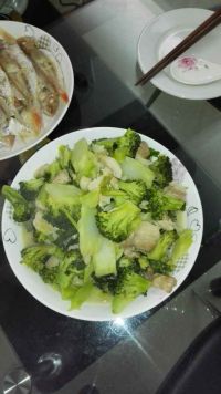 五花肉炒西兰花