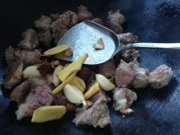 牛腩炖土豆