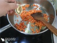 胡萝卜Q肠蛋炒饭