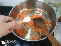 胡萝卜Q肠蛋炒饭