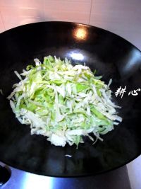 鱼丸炒卷心菜