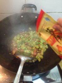 莴笋豌豆炒肉丁