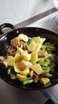 土豆芸豆烧肉片