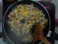 鸡蛋火腿炒米饭