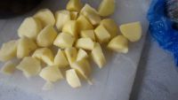 土豆炖排骨汤