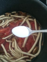 番茄茶叶菇排骨汤