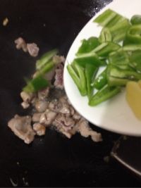 青椒肉片炒蛋