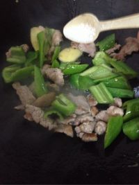 青椒肉片炒蛋