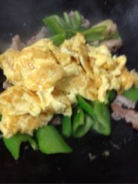 青椒肉片炒蛋