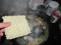 鳗鱼干煮面