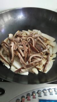杏鲍菇炒猪肚