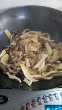 杏鲍菇炒猪肚
