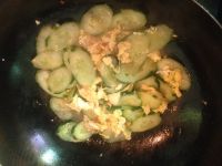黄瓜炒鸡蛋