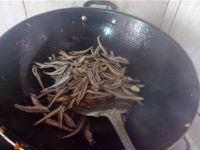 香辣小鱼干