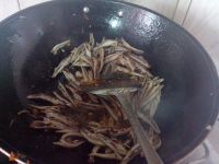 香辣小鱼干