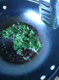 艾草煎蛋汤