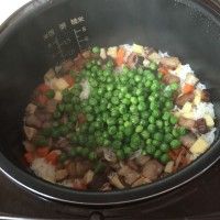 豌豆腊肉焖饭