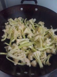 豆豉鲮鱼炒菜花