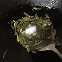 酸菜焖鳗鱼