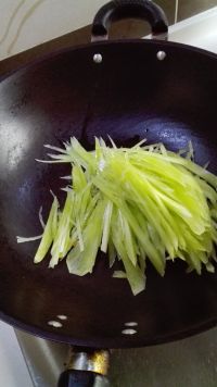 清炒莴苣丝