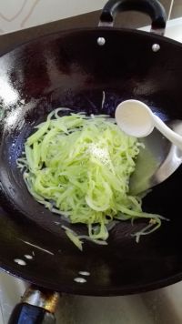 清炒莴苣丝