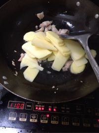 土豆炒肉片