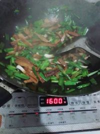 蒜苗香干