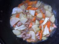土豆胡萝卜尖椒炒肉