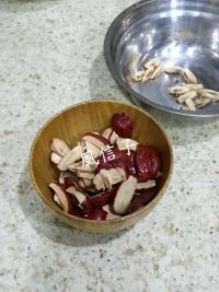 红枣桃胶银耳露