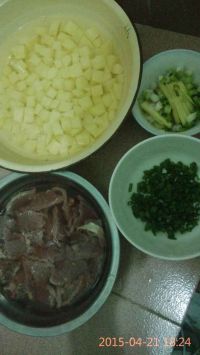 牛肉土豆闷饭