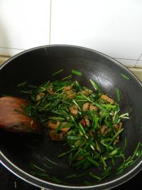 韭菜炒河蚌