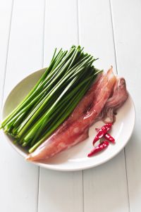 韭菜苔炒鱿鱼