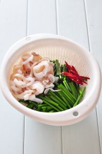 韭菜苔炒鱿鱼