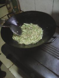 韭菜炒西葫芦丝