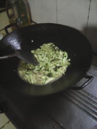 韭菜炒西葫芦丝