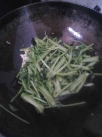 蛋皮炒菠菜