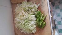 包菜虾仁鸡蛋炒米线