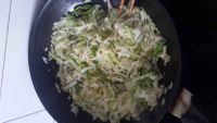 包菜虾仁鸡蛋炒米线