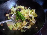 辣味杏鲍菇炒手撕包菜