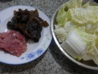 黑木耳里脊肉炒白菜