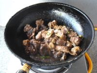 鸡肉块炖土豆