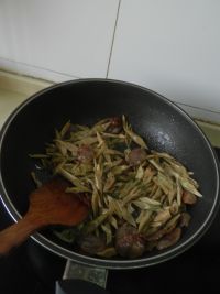 笋干炒腊肠
