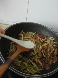 笋干炒腊肠
