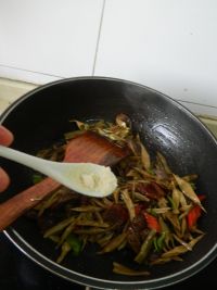 笋干炒腊肠