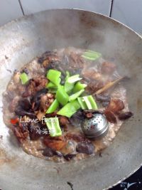 肉蘑炖鸡腿